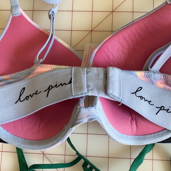 Set of 3 32c Victoria’s Secret push up bras - Picture 3 of 7